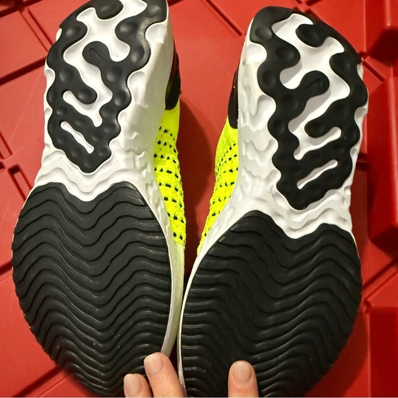 Men’s Nike Shoes - White and Yellow - Picture 4 of 4